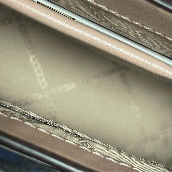 MICHAEL Michael Kors
Medium Grace Metallic Rose Gold Leather Envelope Cl… - Picture 7 of 11